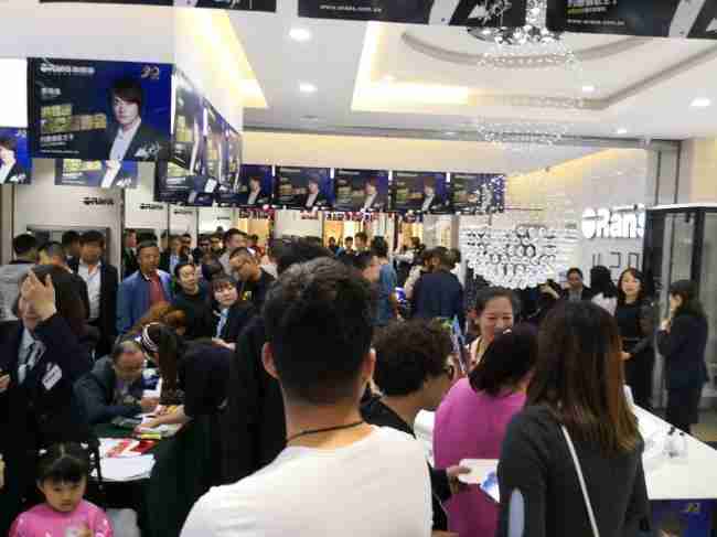 情歌王子黃格選燃爆鄂爾多斯，歐路莎20周年慶鄂爾多斯站完美收官