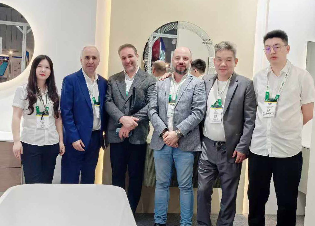 揚(yáng)帆中東！歐路莎衛(wèi)浴亮相2024阿聯(lián)酋迪拜五大行業(yè)展